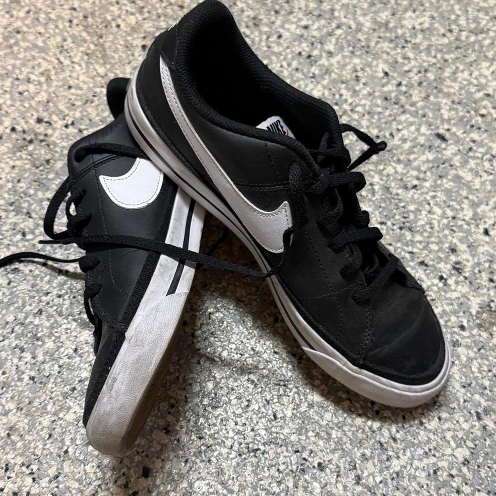 Nike Court Legacy black trainers 7Y